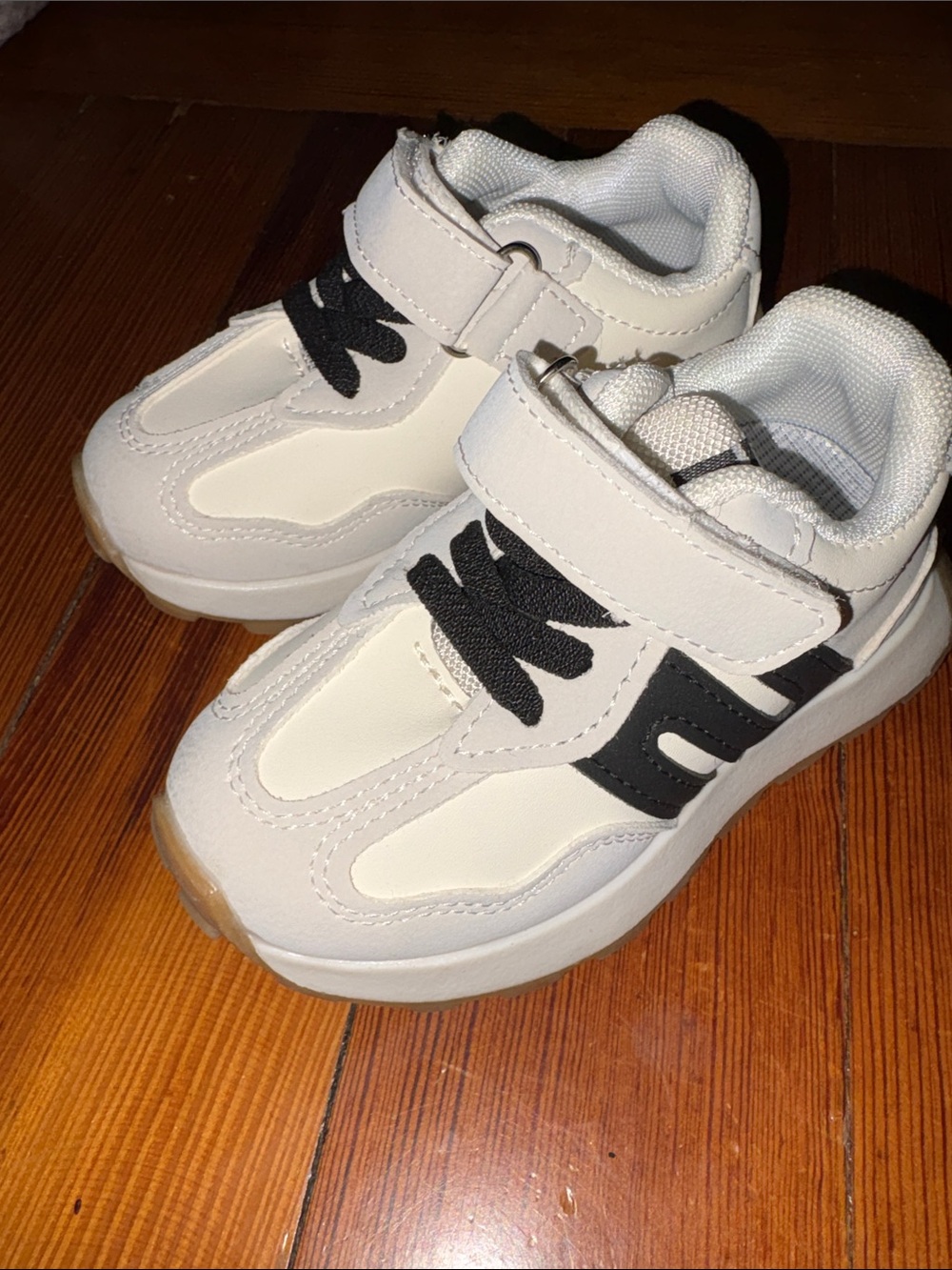 SHEIN toddler White and Black/dark navy blue Kids Athletic Sneakers with Velcro